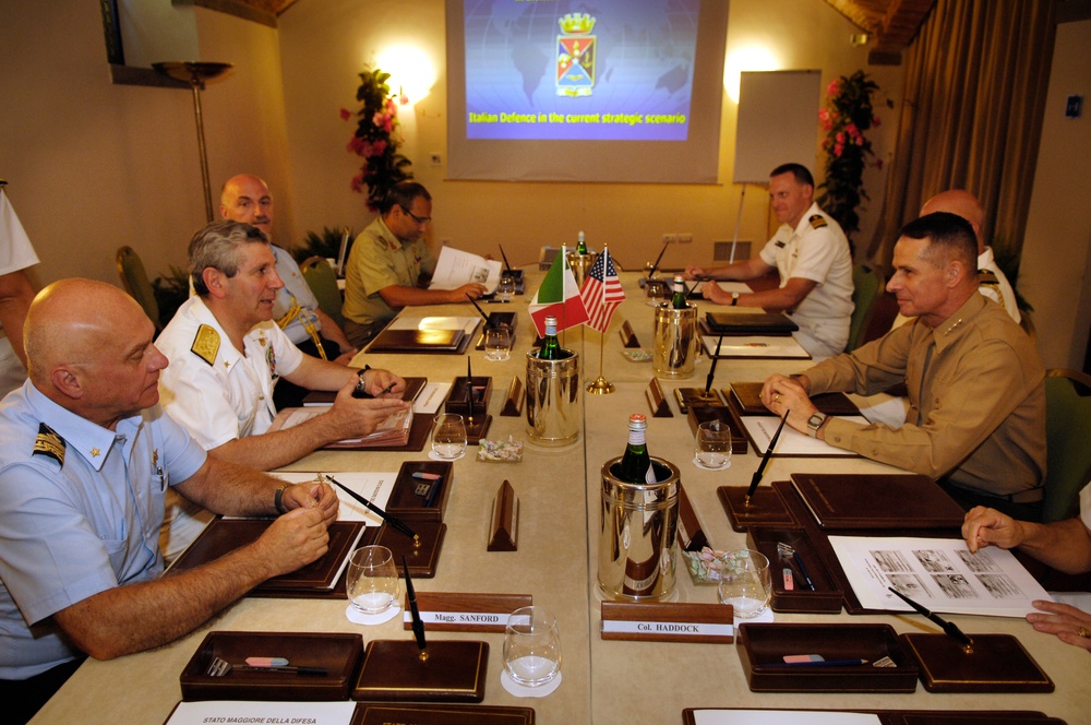Top U.S., Italian Military Leaders Meet in Florence