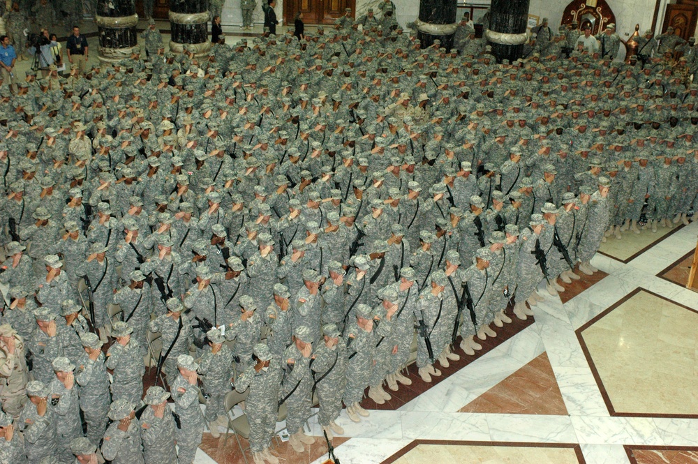 588 Troops Reenlist, 161 Naturalized as U.S. Citizens at Iraq Ceremony