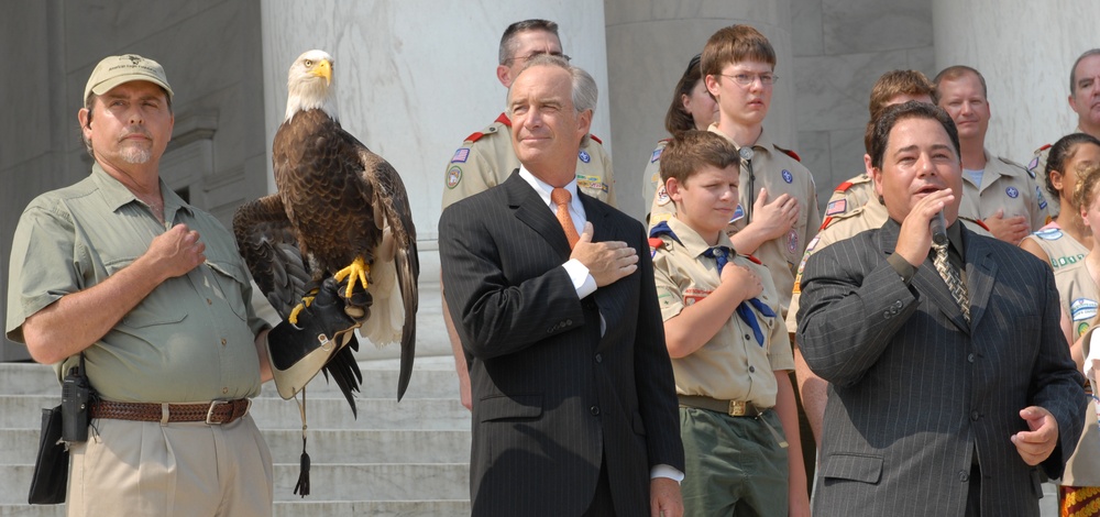 Kempthorne Honors Bald Eagle Delisting at Jefferson Memorial Ceremony