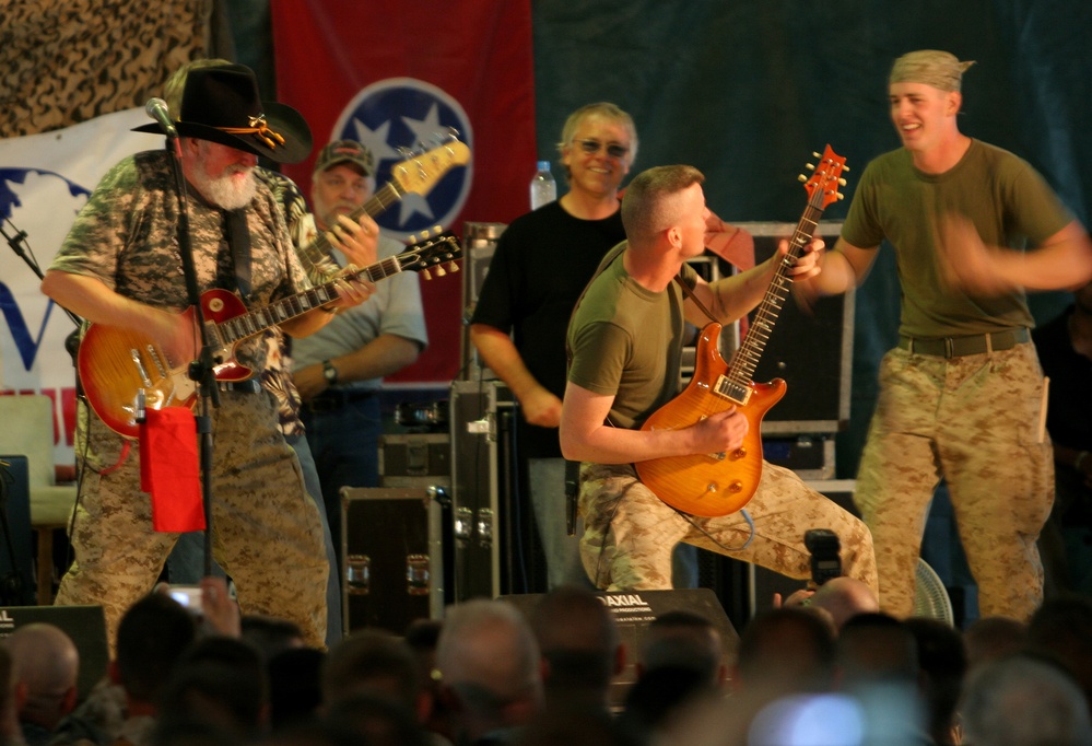 Country Music Legend Jams with Marine Band at Iraq Base