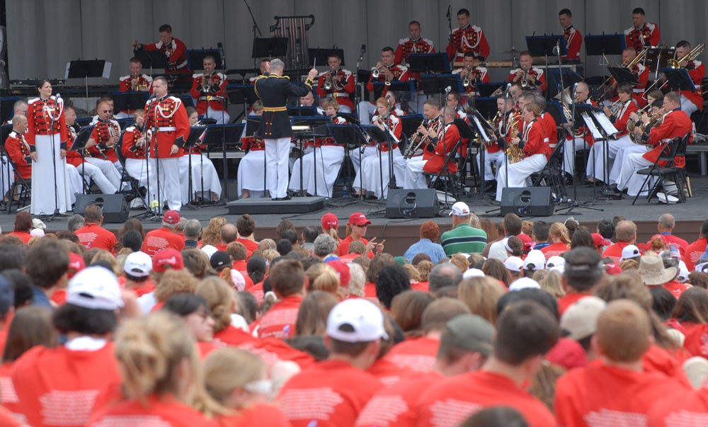 Marine Band Leads National Anthem Project at Washington Monument