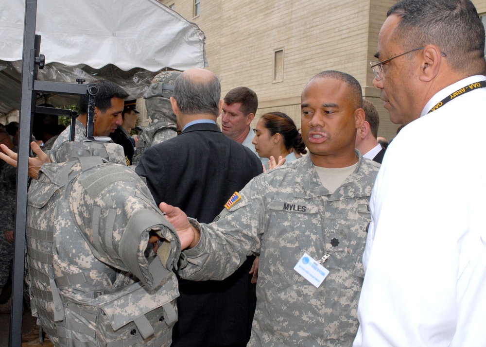 Army Showcases New Tactical Vest for Soldier Survivability