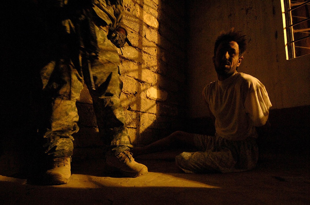 Iraqi Man Detained in Early Morning Raid by U.S. Troops in Mosul