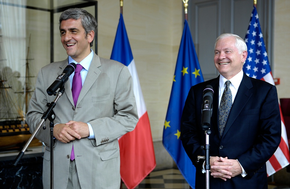 French, U.S. Defense Chiefs Share Laugh at Paris Press Conference