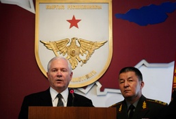 Gates Meets with Kyrgyzstan Defense Minister in Bishkek