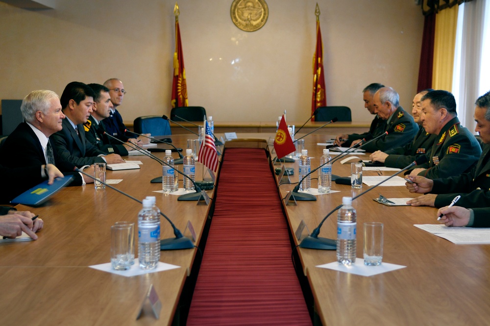 Defense Secretary Gates Meets with Kyrgyzstan's Defense Minister in Bishkek