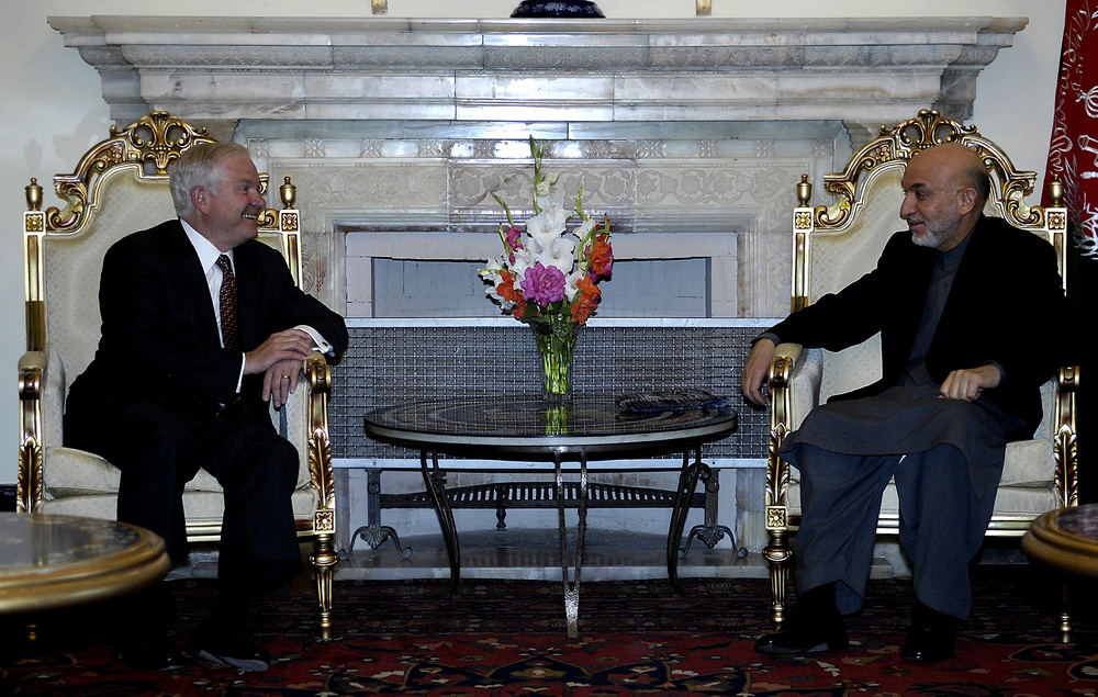 Gates Meets with Karzai in Kabul