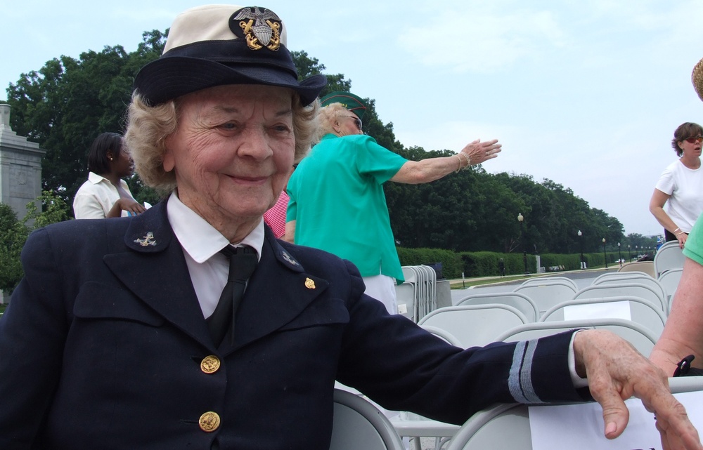 WWII Veteran Praises Women's Voices at Arlington Memorial Service