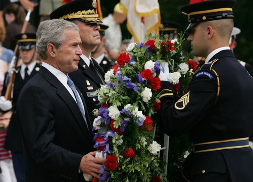 Bush Honors Fallen Soldiers at Arlington Ceremony