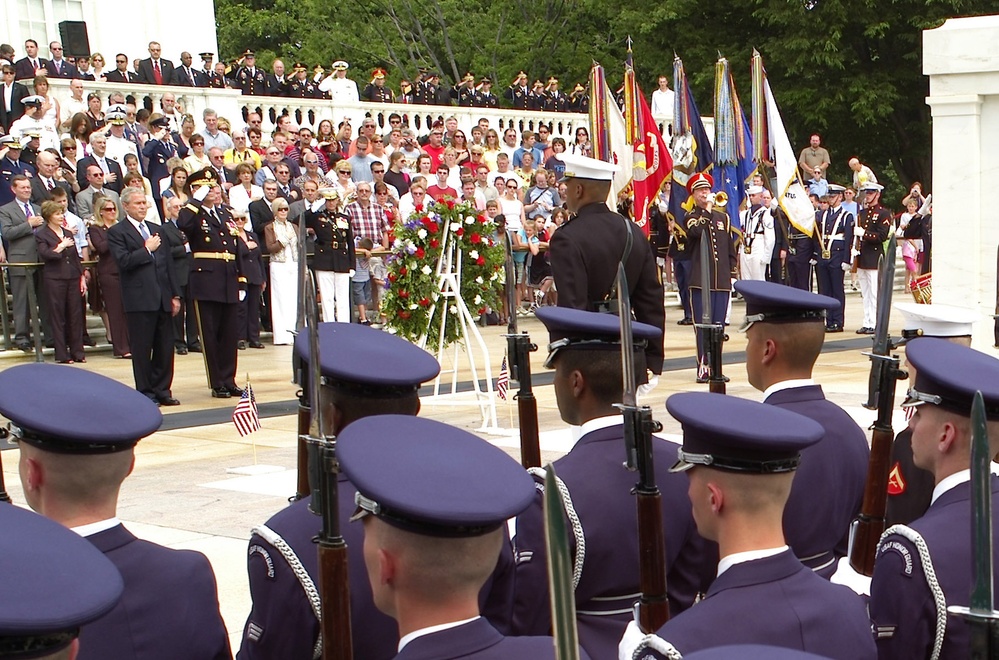 National Leaders Honor Fallen Soldiers at Arlington Ceremony