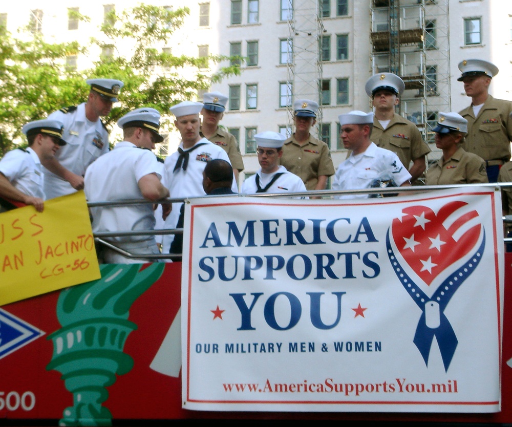 Servicemembers Celebrate Fleet Week on 'The Early Show'