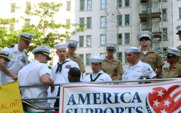 Servicemembers Celebrate Fleet Week on 'The Early Show'