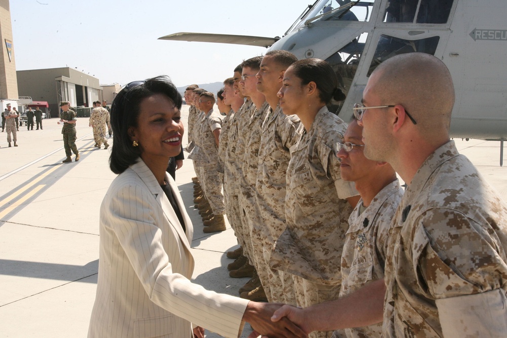 Rice Visits Camp Pendleton, Shakes Hands with Sailor