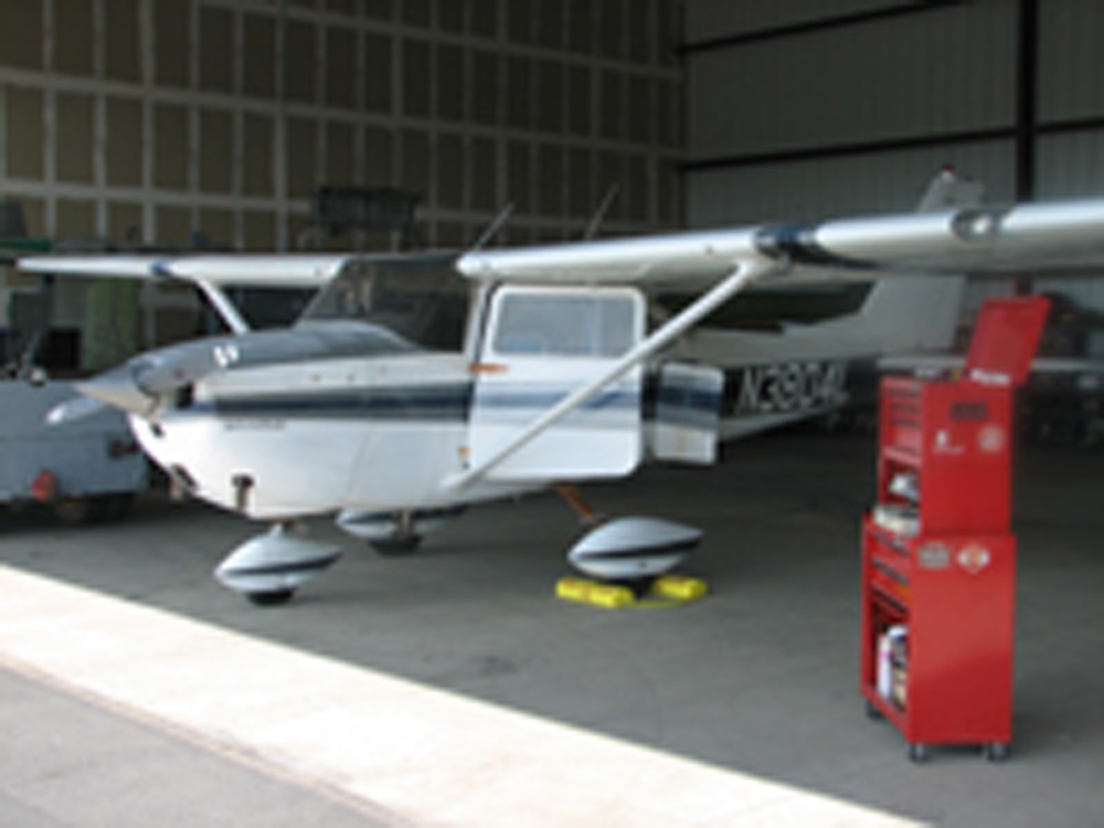 Volunteers Restore Veteran's Cessna Skyhawk as Tribute
