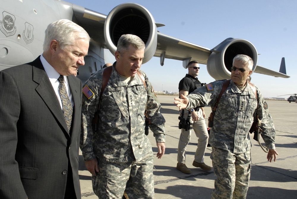 Gates Visits Baghdad Shortly After Becoming Defense Secretary