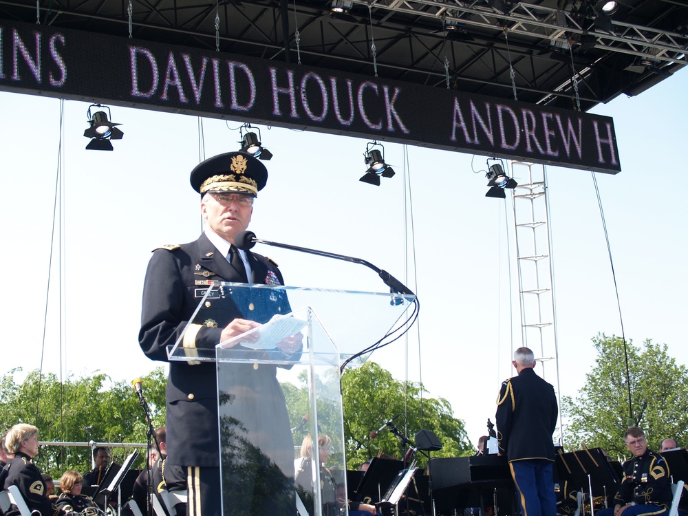 Army Chief of Staff Honors Fallen Soldiers at Memorial Ceremony