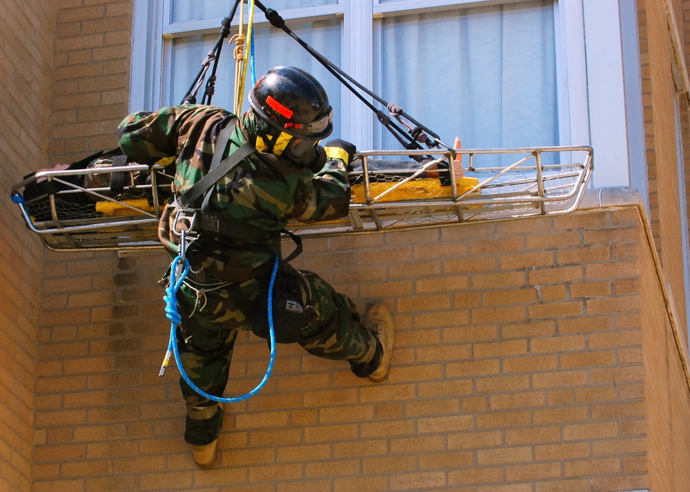 Marine Corps Chemical Biological Incident Force Trains for Casualty Extraction
