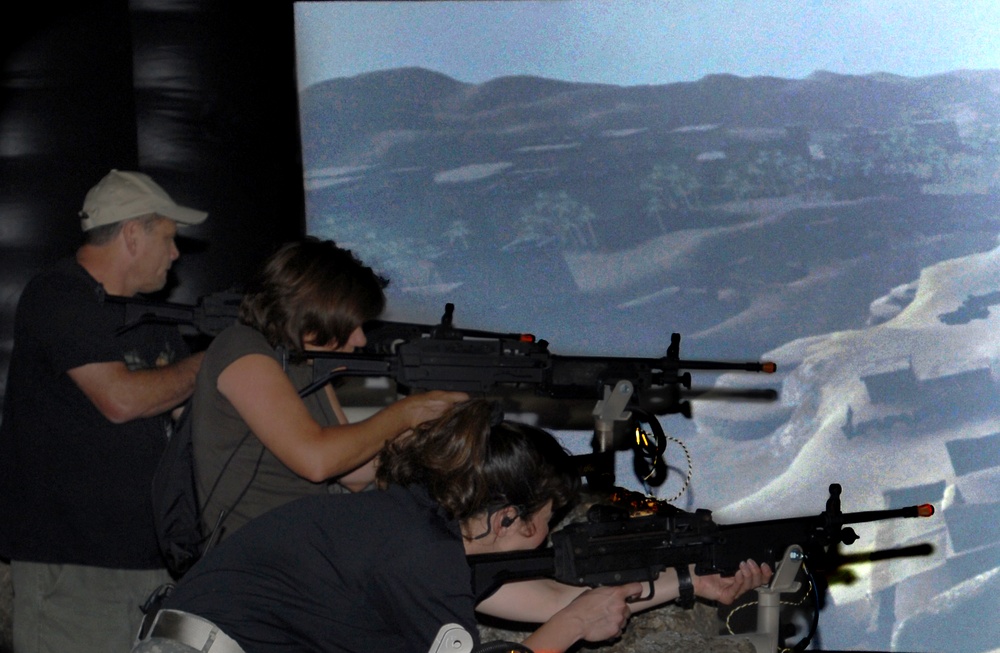 Visitors Explore Virtual Army Experience on National Mall