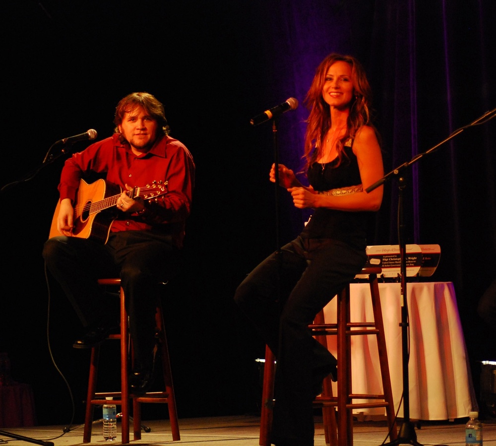 Country Music Star Chely Wright Performs at SemperComm Foundation Gala to Support Troops