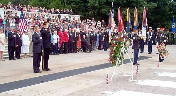 Bush, Army Leaders Honor Fallen Soldiers at Arlington Ceremony
