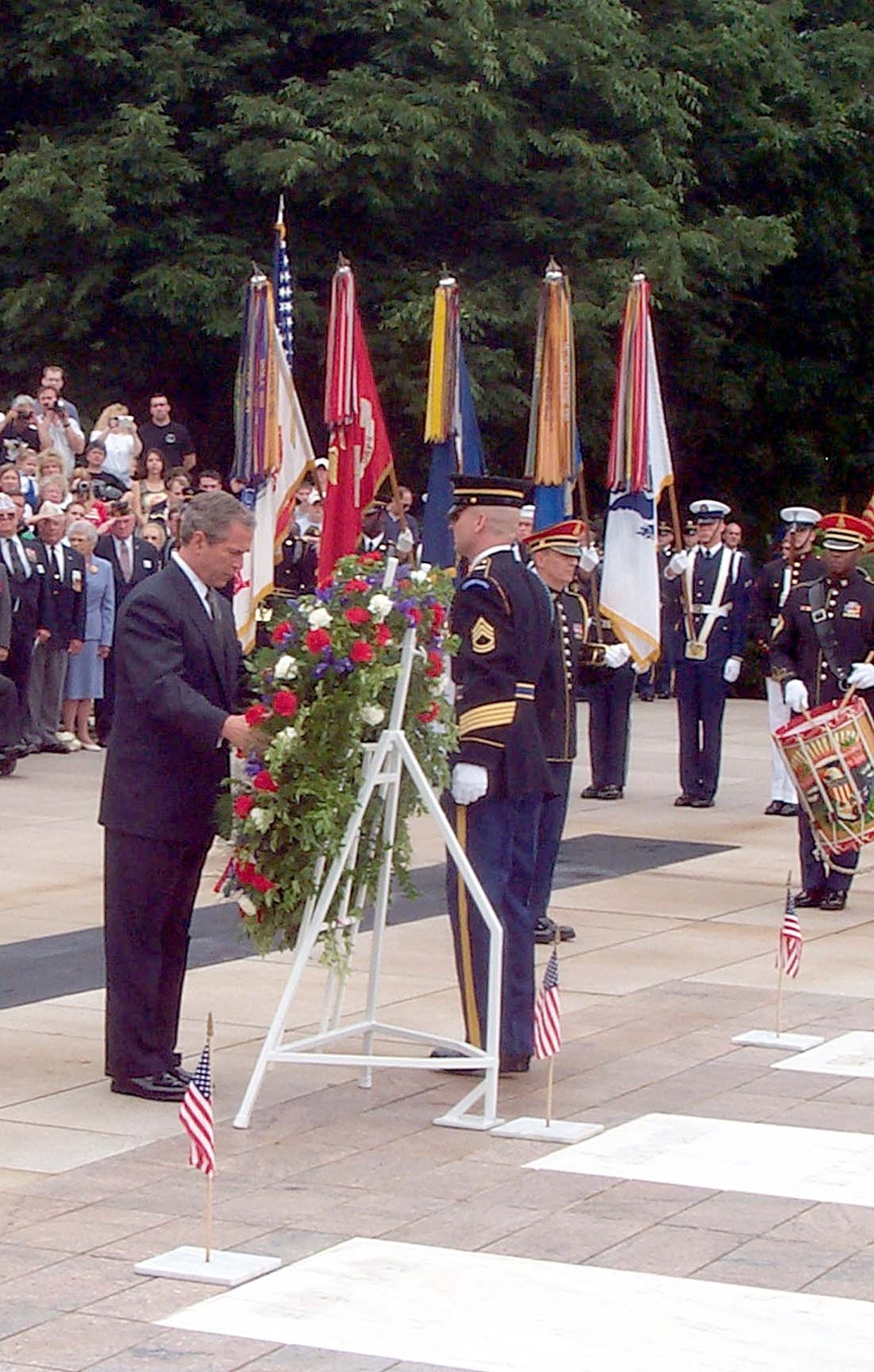 Bush Honors Fallen Soldiers at Arlington National Cemetery