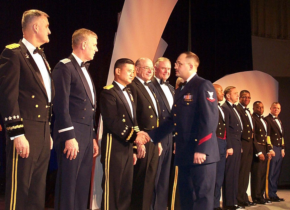 Military Leaders Celebrate USO's 60th Anniversary