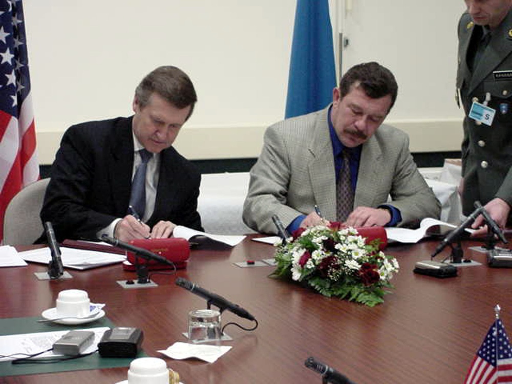 U.S. and Ukraine Defense Chiefs Sign Annual Cooperation Plan