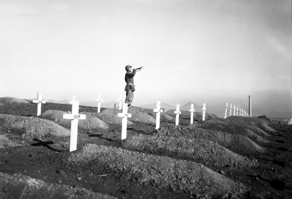 Marine Bugler Plays 'Taps' Over Fallen Comrades in Korea