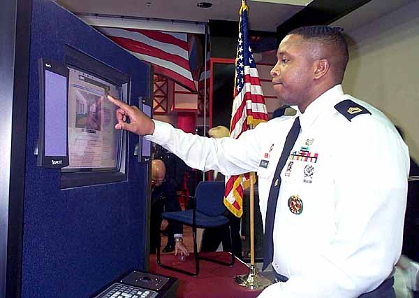 Army Recruiter Checks Out New High-Tech Recruiting Station