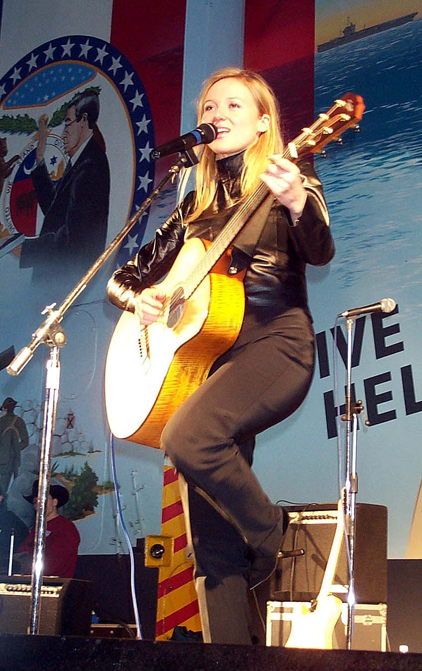 Jewel Performs for Troops Aboard USS Harry S. Truman
