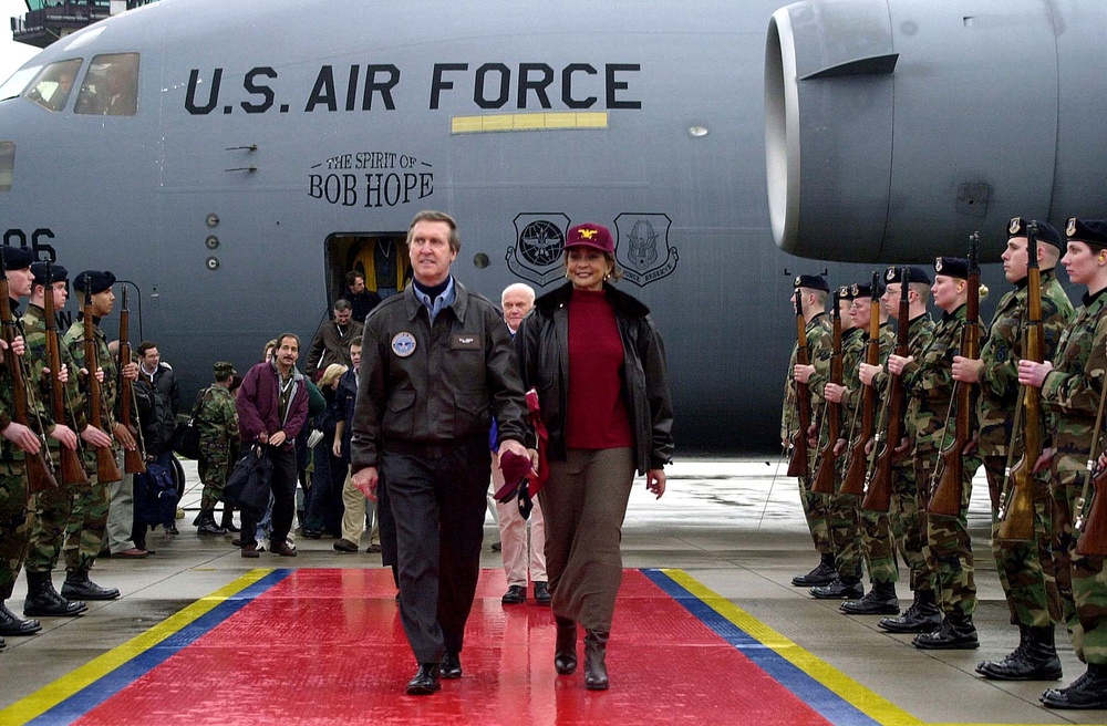 Secretary of Defense and Wife Celebrate Holiday Tour 2000 with Troops in Germany
