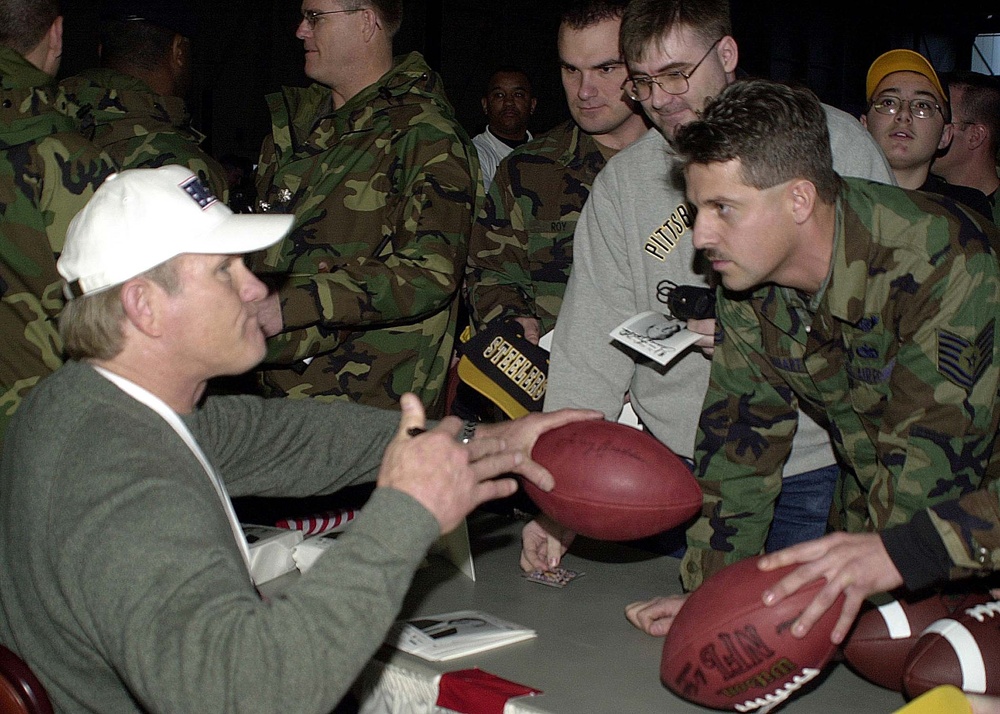 Steelers Legend Bradshaw Meets Troops at Ramstein Air Base Holiday Show