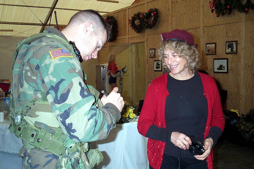 Carole King Turns Tables on Autograph Seeker at Kosovo USO Show