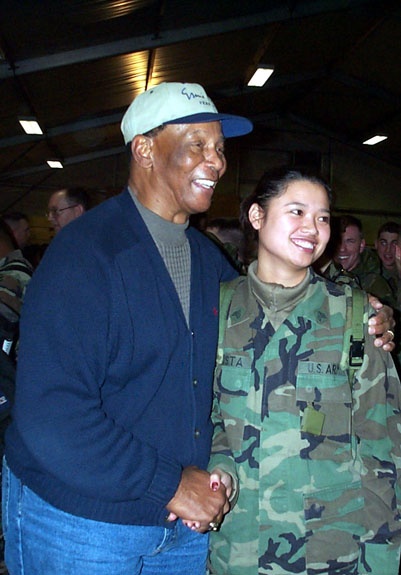 Ernie Banks Spreads Holiday Cheer to Troops in Bosnia