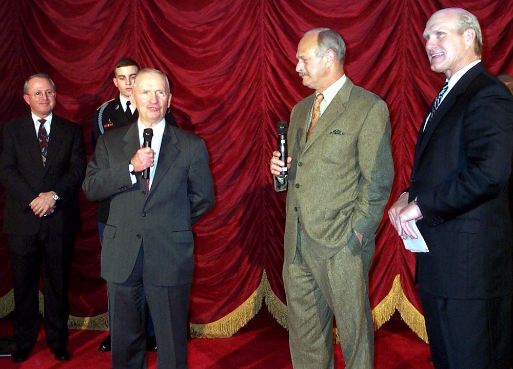 Perot, McRaney and Bradshaw Attend USO Exhibit Opening