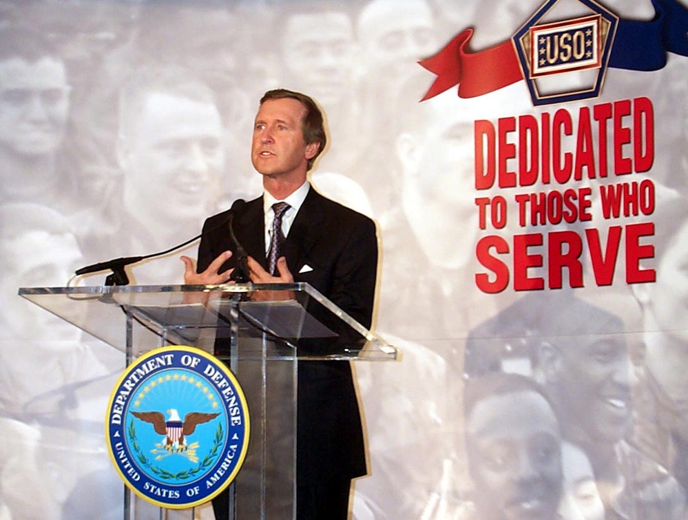 Defense Secretary Honors USO's Decades of Service to Troops