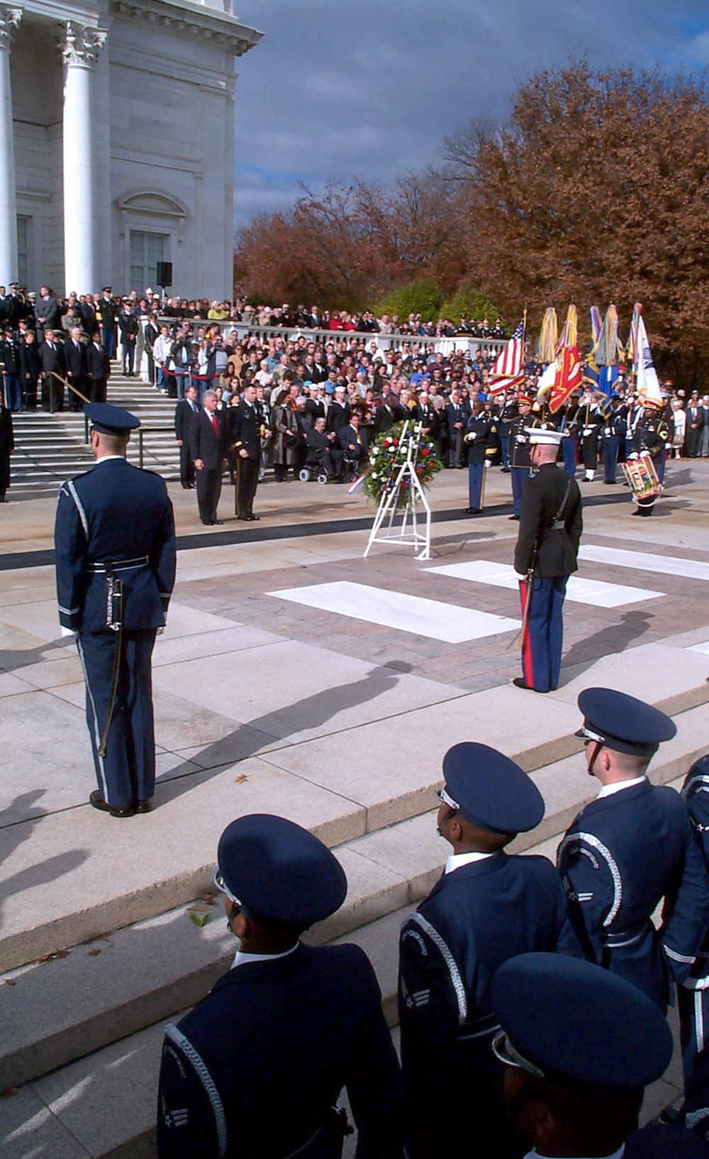 Clinton Honors Veterans at Arlington National Cemetery