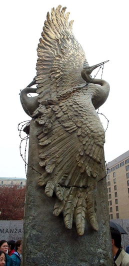 Cranes Struggle for Freedom in Powerful Memorial Sculpture