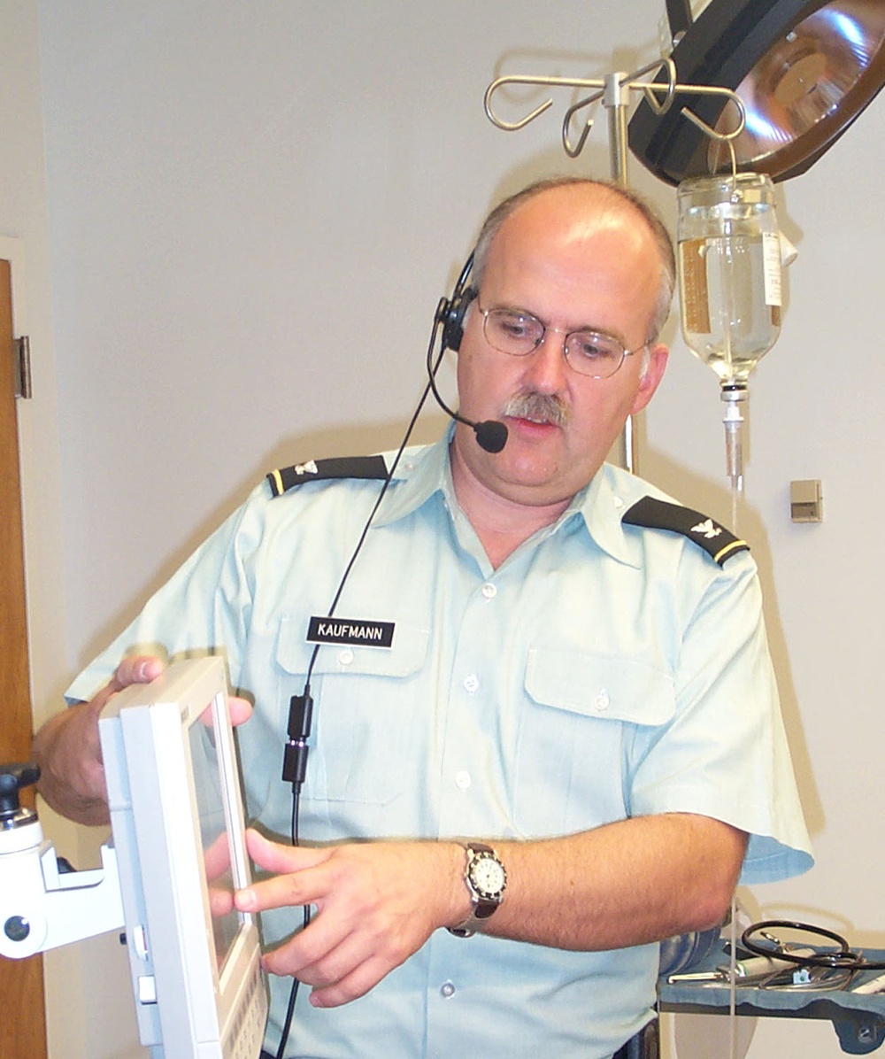 Army Doctor Teaches Surgical Procedure at New Military Medical Simulation Center