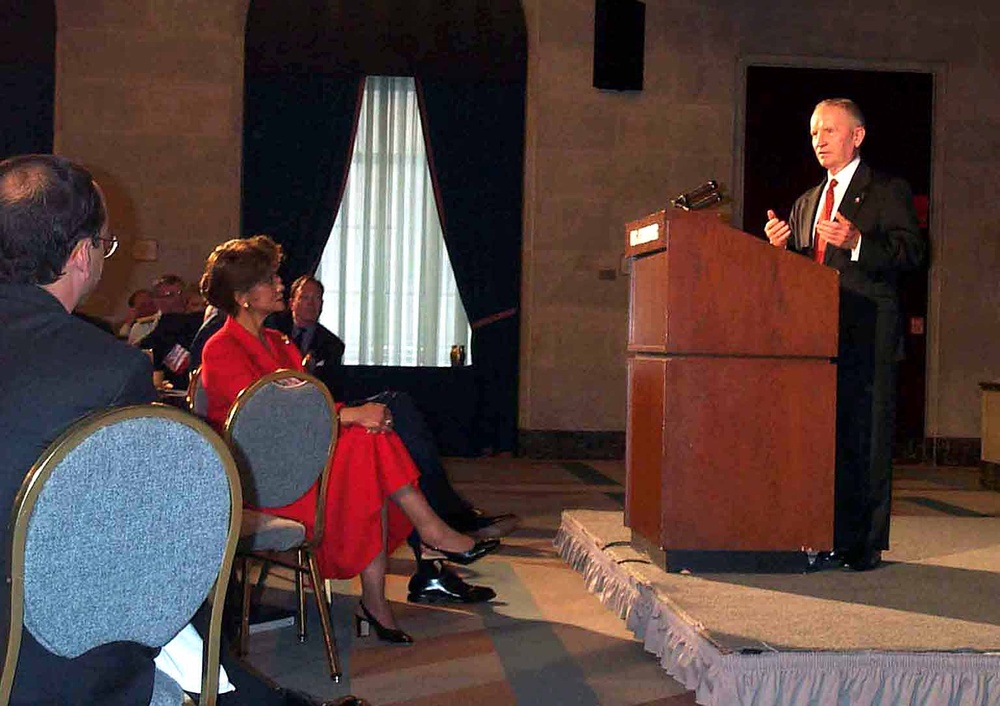 Perot Urges Corporate America to Support Military Quality of Life