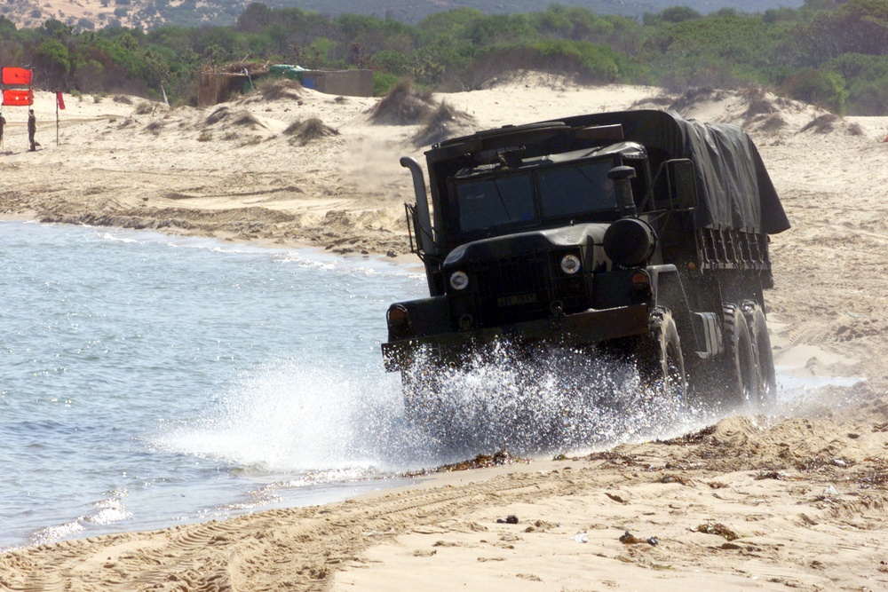 Marines, Tunisian Forces Conduct Amphibious Landing Exercise