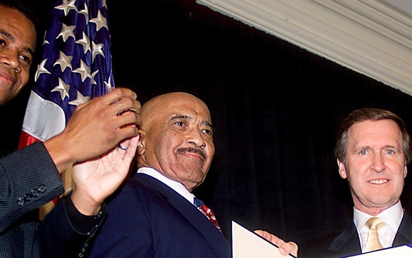 Pentagon Honors Navy's 'Men of Honor'