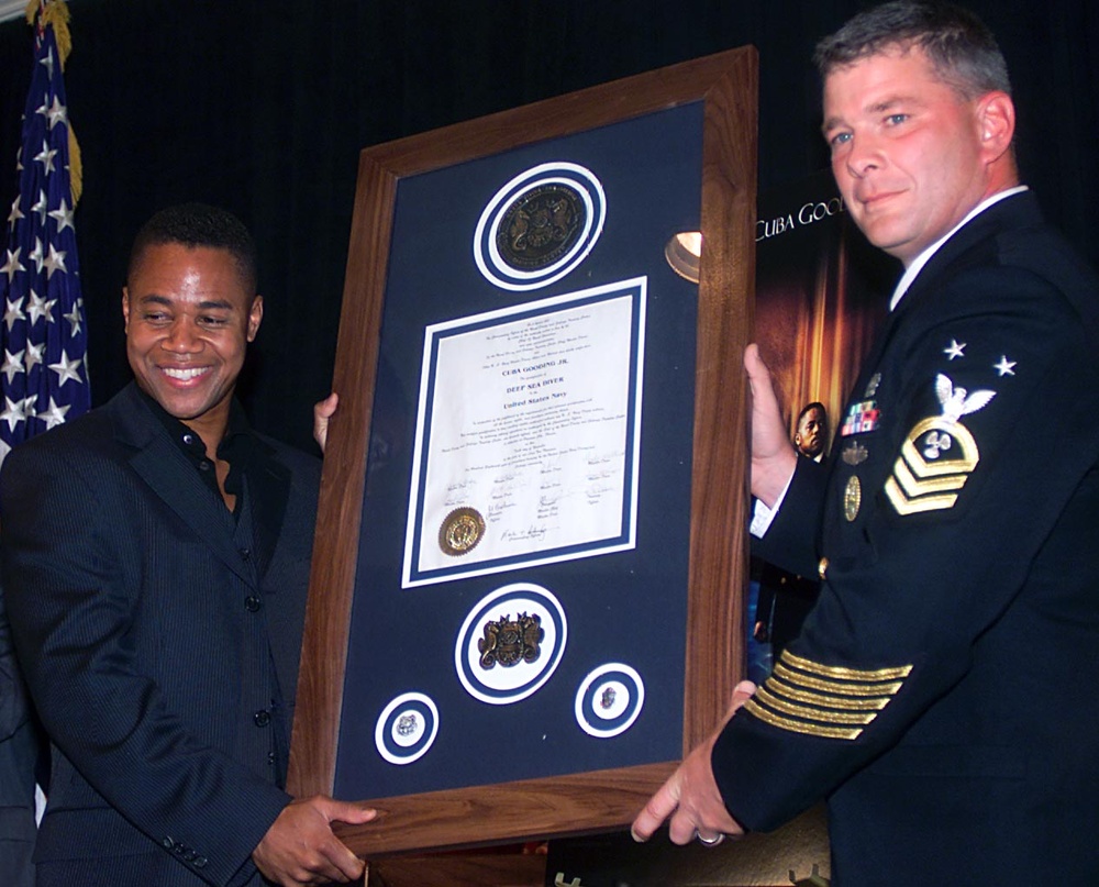 Cuba Gooding Jr. Honored as Honorary Navy Diver for &quot;Men of Honor&quot; Role