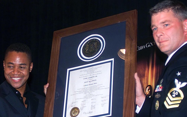 Cuba Gooding Jr. Honored as Honorary Navy Diver for "Men of Honor" Role