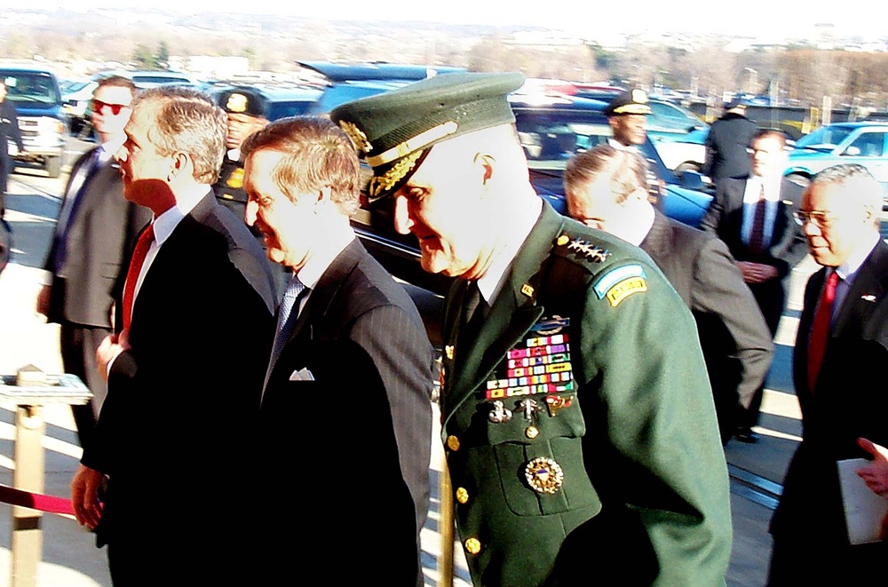 Bush Visits Pentagon, Meets with Defense Secretary and Joint Chiefs Chairman