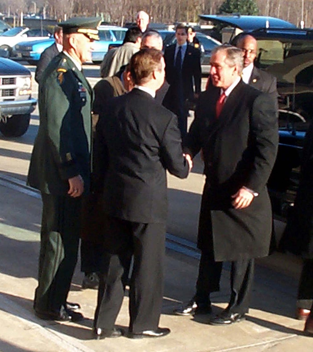 Bush, Cheney Receive Pentagon Briefing from Defense Secretary Cohen