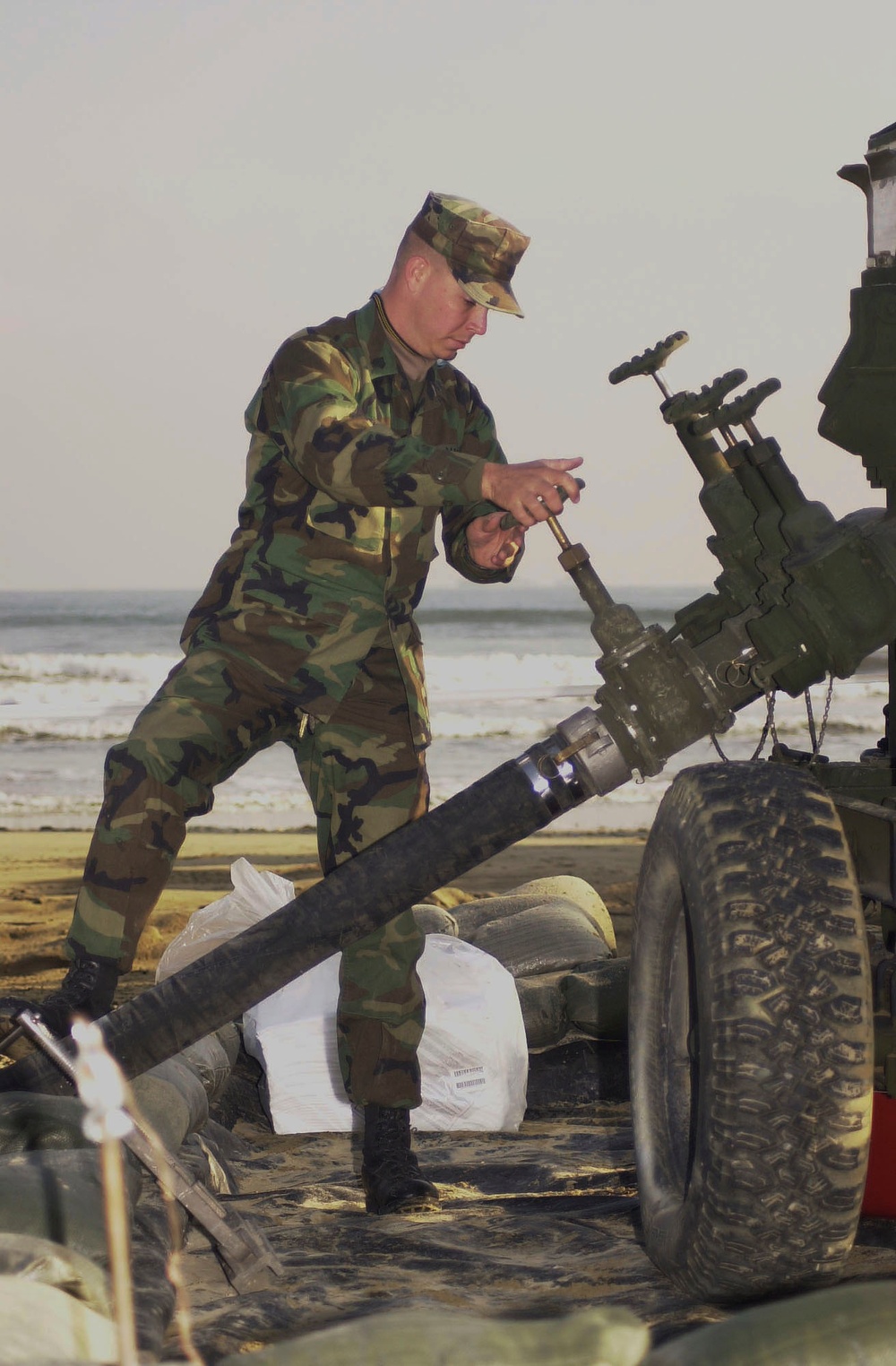 U.S. and South Korean Forces Conduct Fuel Transfer Exercise During Foal Eagle 2000