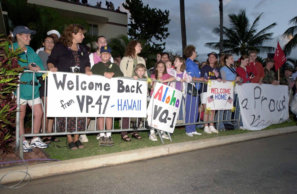 Crew of Downed EP-3 Reconnaissance Plane Welcomed Home at Hickam Air Force Base