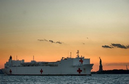 Navy Hospital Ship Comfort Arrives in New York to Aid 9/11 Response