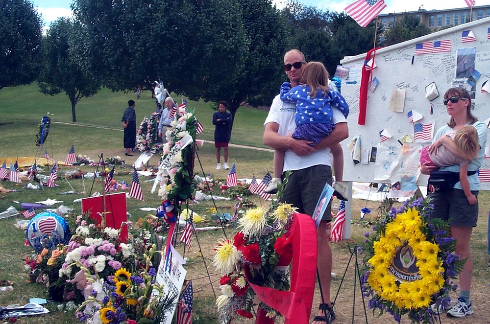 Army Major Comforts Daughters at 9/11 Memorial Near Pentagon